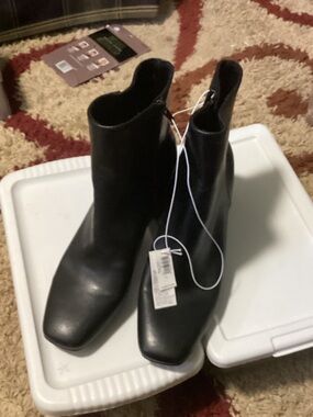 Old Navy Black Square-Toe Ankle Booties